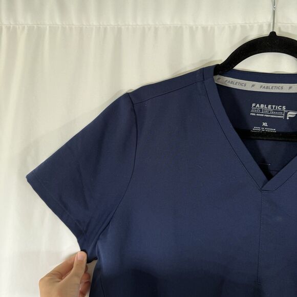 Fabletics Scrub Top Women's XL Navy Blue Vneck Short Sleeve Pockets - Picture 4 of 8